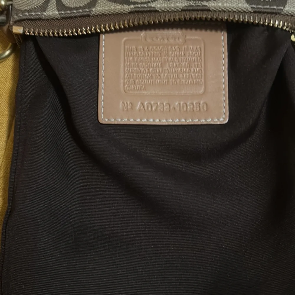 Authentic Coach crossbody purse - Picture 5 of 5
